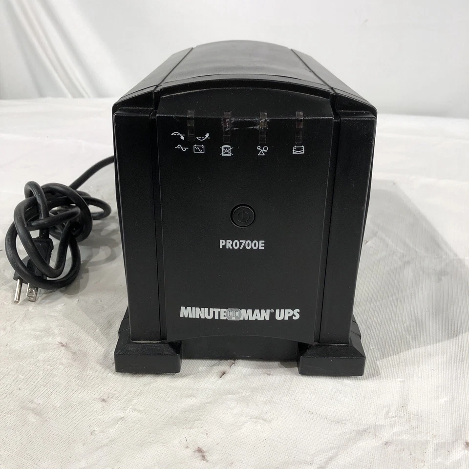 Minuteman UPS Pro700E N.º de parte: 90000606 Fuente de alimentación 6 tomas de corriente USB RS232 Foto 2 de 4