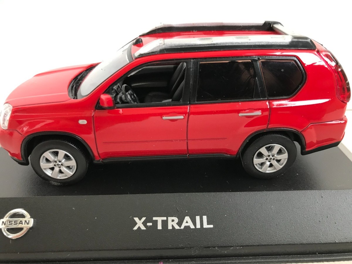 NISSAN X-TRAIL 赤 ミニカー Amazon | WIT'S 1/43 NISSAN X-TRAIL 20X バーニングレッド 完成