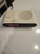 Vintage Spartus White Alarm Clock Model 0140 Retro AM/FM Radio 