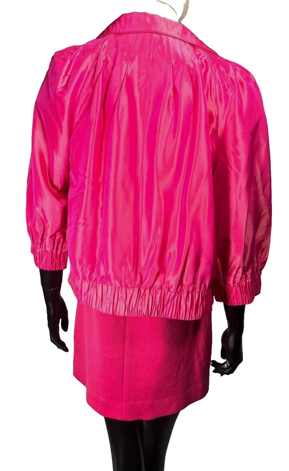 Impresionante vestido, chaqueta, pantalón y top rosa brillante St John Foto 2 de 4