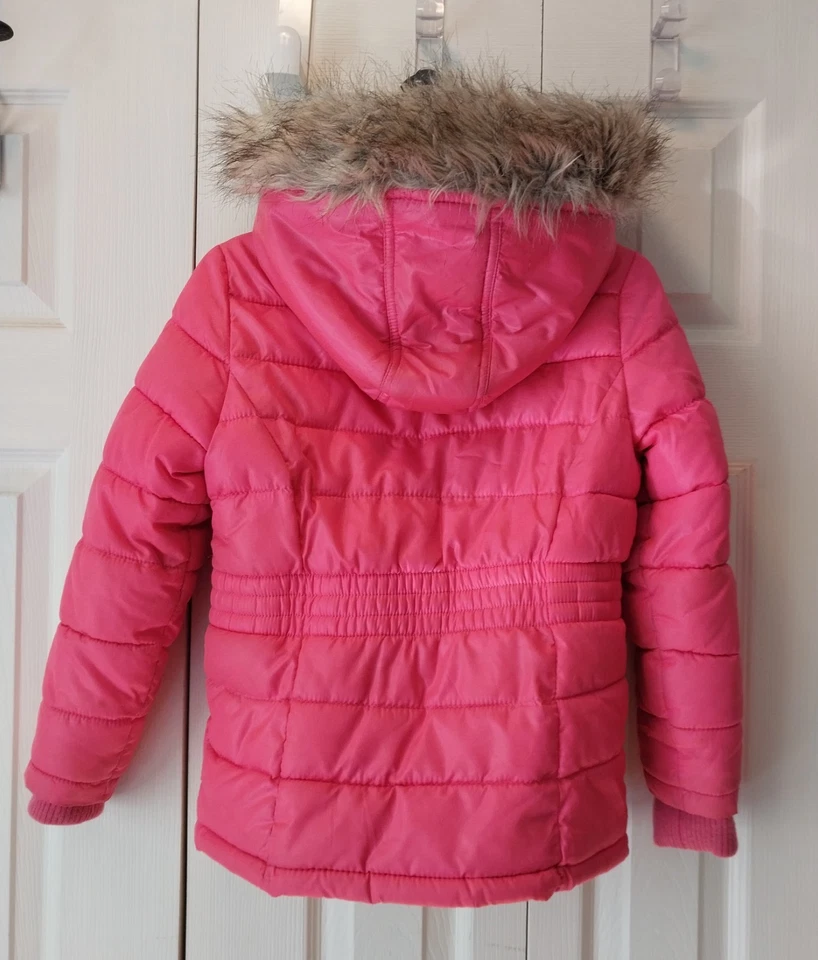 CHAQUETA ROSA JUSTICIA Niñas Talla 6/7 PUFFER Capucha Desmontable Libre de Escarcha Sherpa Usada en Excelente Condición Foto 2 de 4