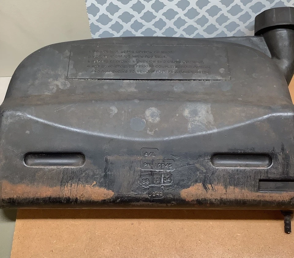 Tanque y tapa de combustible de gasolina para cortacésped de motor trasero Snapper - PN 19945 Foto 3 de 4