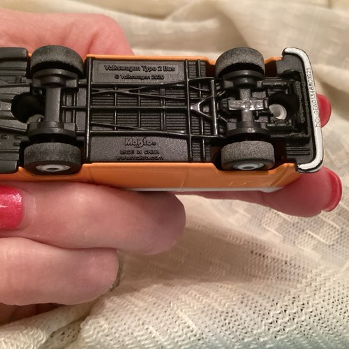 Maisto VW T2 Bus Diecast Volkswagen Bus Model Car Excellent Condition - Picture 8 of 9