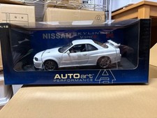 AUTOart Nissan Skyline GT-R V-Spec II 1/18 White BNR34 minicar