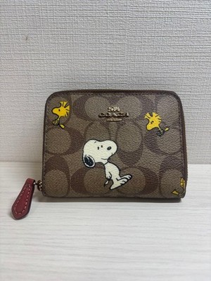COACH x PEANUTS Snoopy Signature Canvas Zip Bifold Wallet Compact