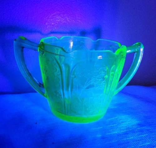Jeannette Green Depression Uranium Glass Sugar Bowl Cherry Blossom  (116)
