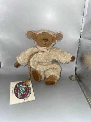 ein Vintage Cottage Collectibles weißes Lamm gekleideter beige Teddybär von Ganz.