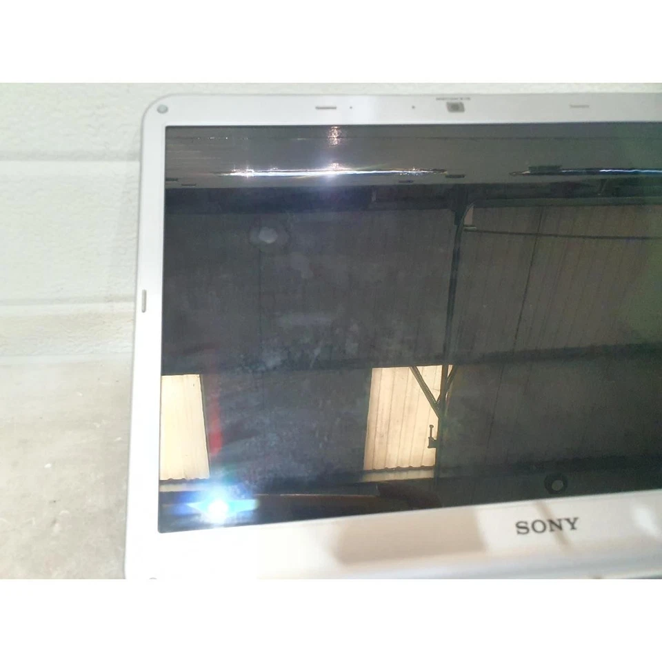 Sony VAIO PCG-7164M Laptop Silver 15.4" LCD Display Windows VIsta - For Parts - Image 3 of 4