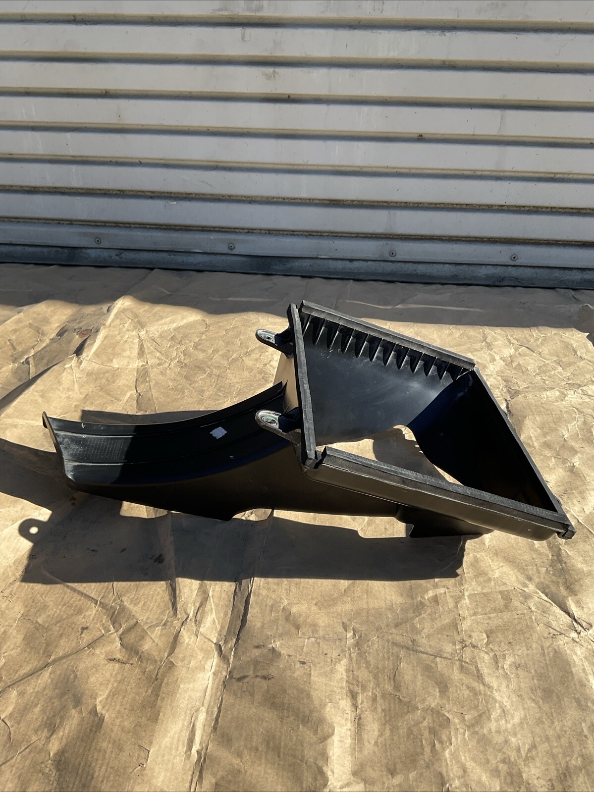 14-17 Maserati Quattroporte Front Left Intercooler Duct Shroud 670002899 OEM