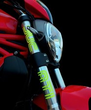 COPPIA  ADESIVI DUCATI OLD STYLE GIALLO FLUO PER FORCELLE. 25 CM. INTAGLIO TOP! 