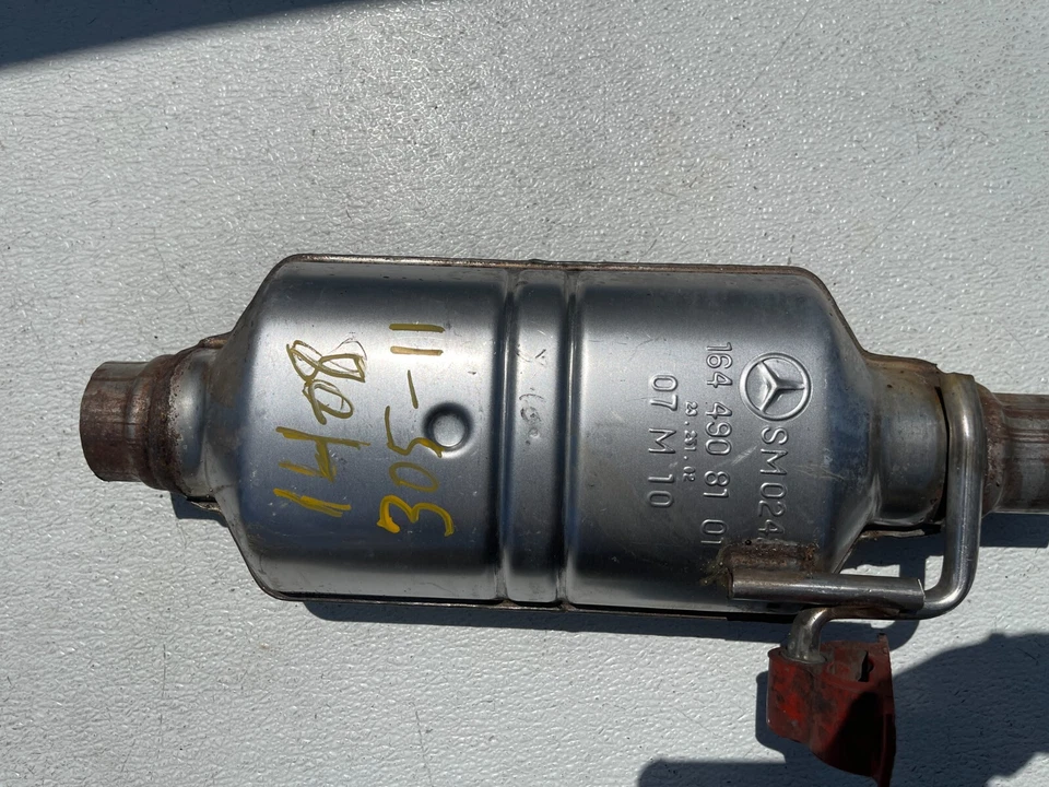 SILENCIADOR RESONADOR ESCAPE MERCEDES BENZ R350 ML350 200KW 2008 1644908101 Foto 3 de 4