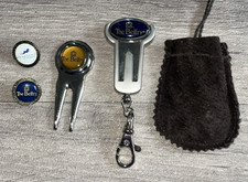 The Belfry 2 markery golfowe i 2 narzędzia Divot. (M)