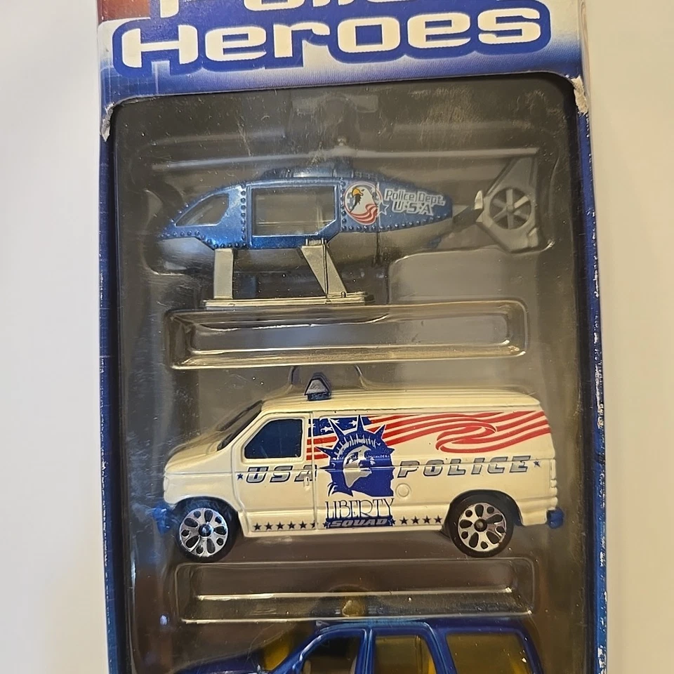 RARE 2002 MATCHBOX HERO CITY - POLICE HEROES 3 PACK NEW - Image 3 of 4