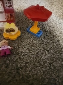 Lego Duplo Lot 10587 Cafe With 3 Figures - Read Description 