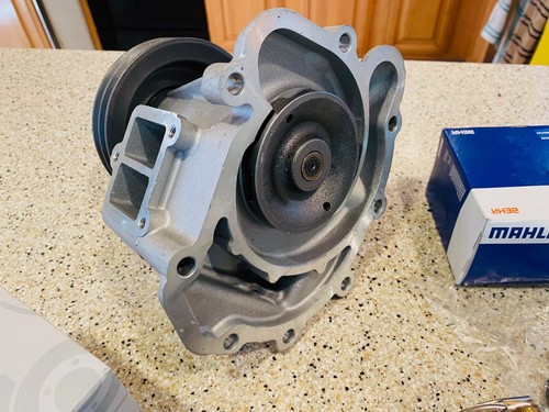 BOMBA DE AGUA MERCEDES BENZ W107 W126 380SL 380SE 300SEC 500SEC CON TERMOSTATO - Imagen 5 de 6