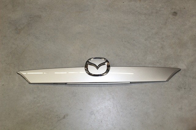 Genuine Mazda Garnish Lift Gate C51350810F50 / C513-50-810f-50 OEM