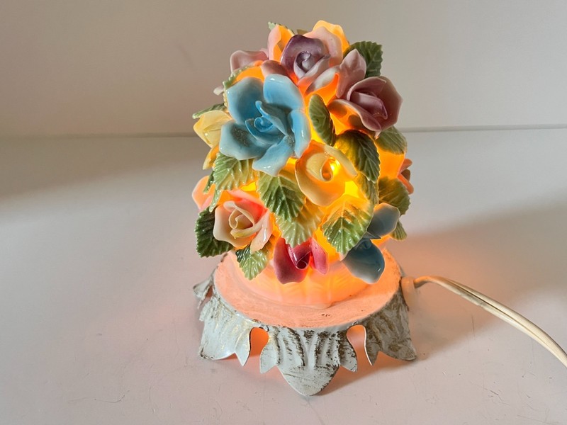 VINTAGE PORCELAIN FLOWER NIGHT LIGHT ALADDIN GIFTWARE CALIFORNIA