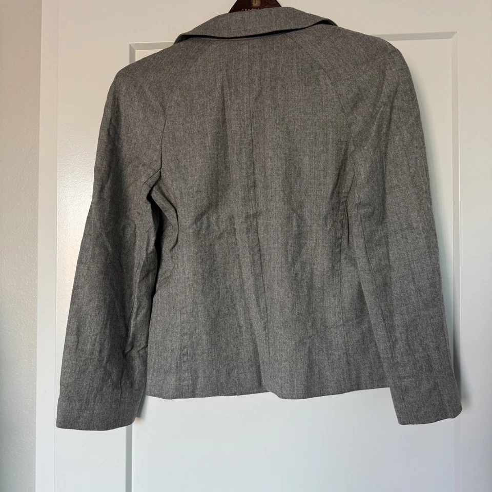 Chaqueta Blazer DKNY Para Mujer Lana Mezcla Cachemira Recortada Gris Talla 2 Carrera Oficina Foto 4 de 4