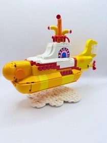 LEGO Ideas The Beatles Yellow Submarine 21306 - 99% Complete w/ Box, Retired