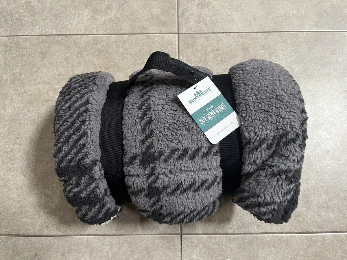 NWT Northeast Outfitters Cozy Black Gray Check Sherpa Blanket 50 x 60