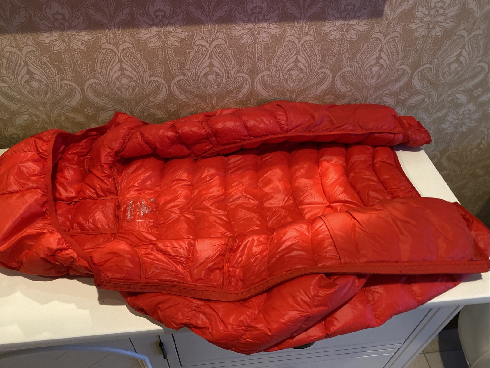 Active Basic Wome’s Size L Red Down Feathers Quil… - image 4