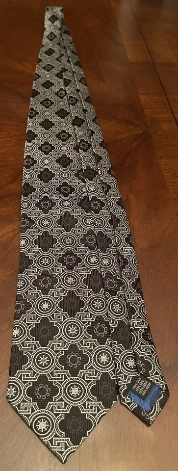 Corbata de cuello Enrico Venturi Cravatte negra gris 100 % seda para hombre hecha en China Foto 3 de 4