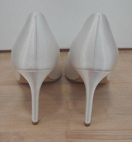 Perfect Bridal Meghan Dyeable Ivory Satin Pointed Court Shoes, Size 37, UK 4.5 - Picture 3 of 11