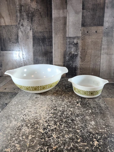 Pyrex Cinderella 4 qt Bowl White Verde Green Square Flowers 444 & 475