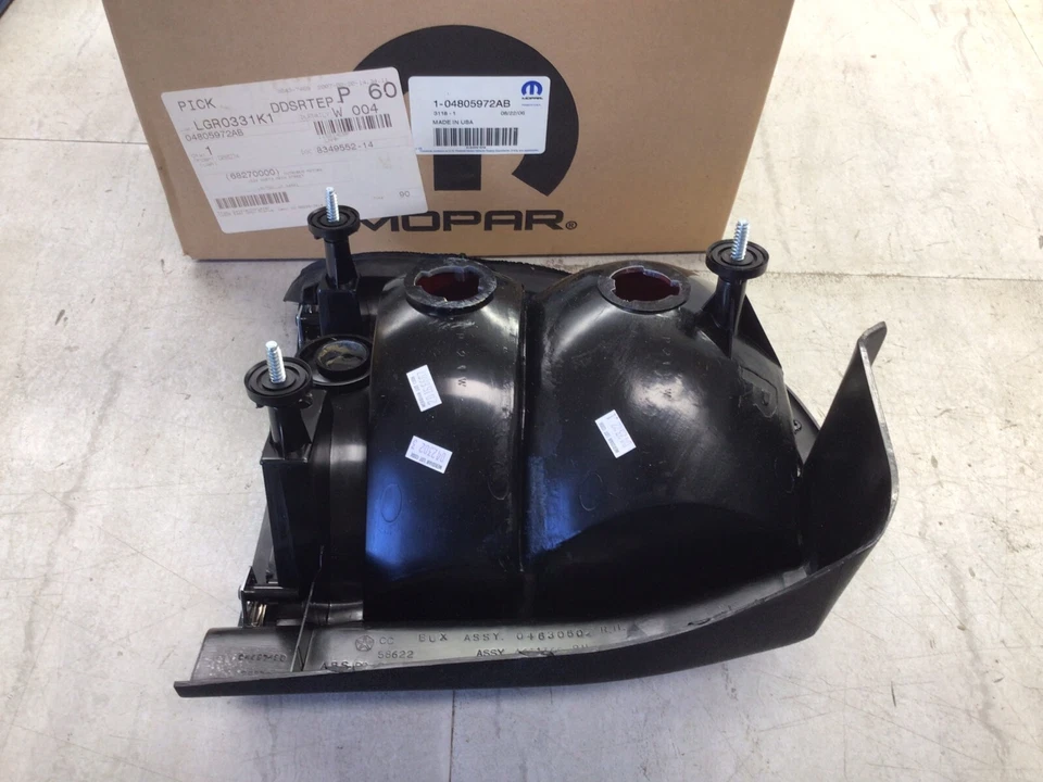 Chrysler LHS 1997 OEM conjunto de lámpara trasera lateral de pasajero Mopar 4805972AB Foto 2 de 4