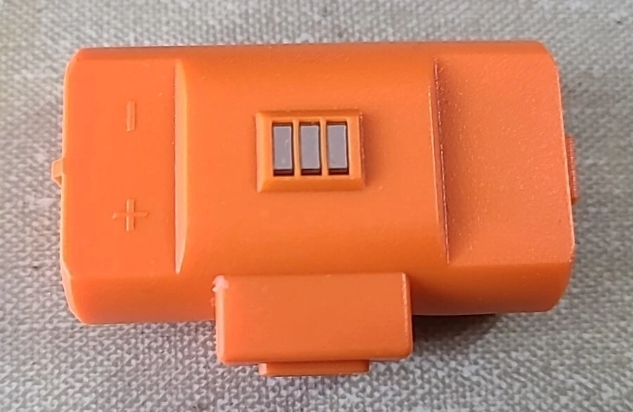 PowerA Rechargeable Battery 1427910-01 Xbox One, Series S/X Orange 2.4v - Image 2 of 4