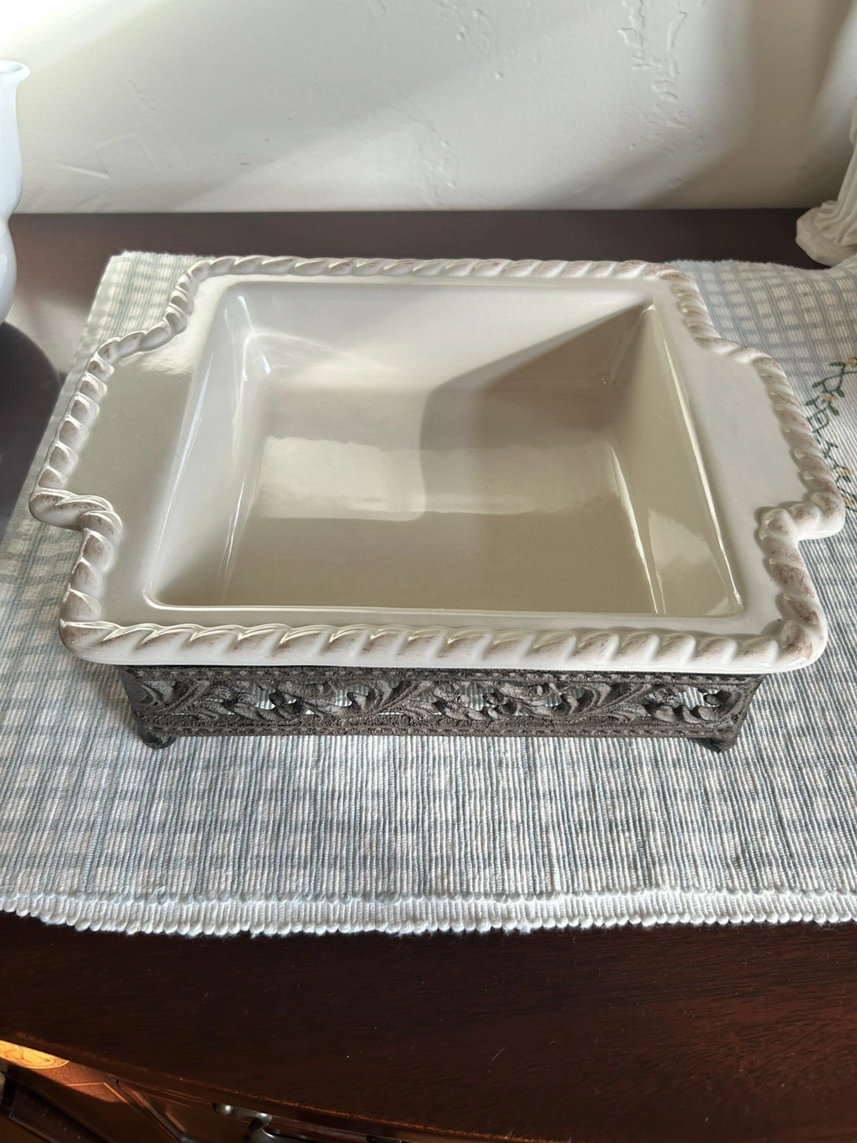 GG Collection Acanthus Scrolled Leaf Ceramic Baker