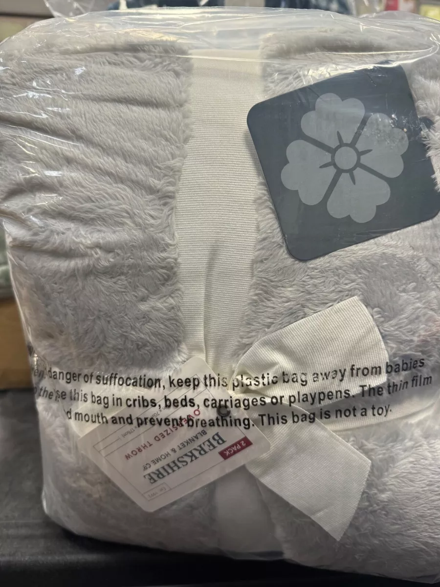 Berkshire Blanket 60x70 Plush Fluffie Throw light Grey Gray Soft New