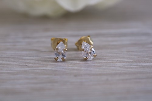 9ct Yellow Gold 5 x 3 mm Pear Cut C Z Set Stud Earrings - Picture 4 of 7
