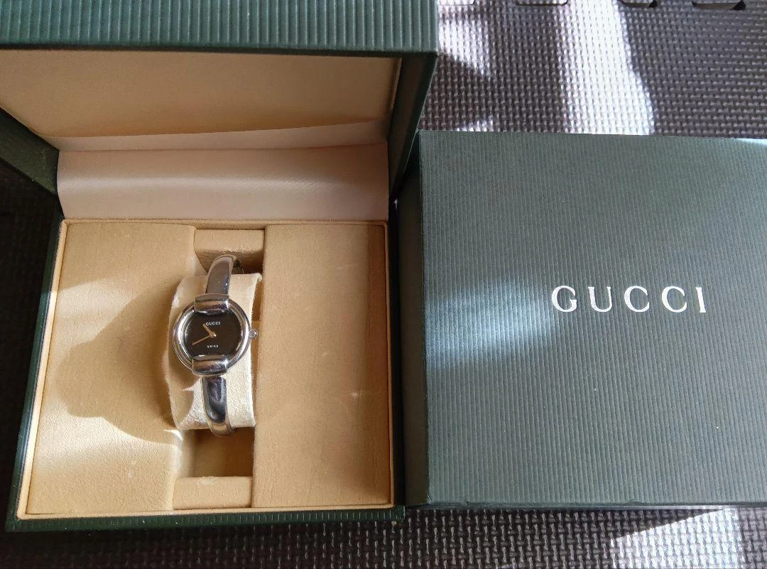 Montre femme Re Gucci Gucci 1400L en état de marche avec boite