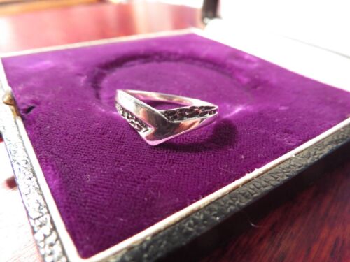 Beautiful 925 Silver Ring Small Modern Interesting Design Modern Structure Rough  - Picture 1 of 6