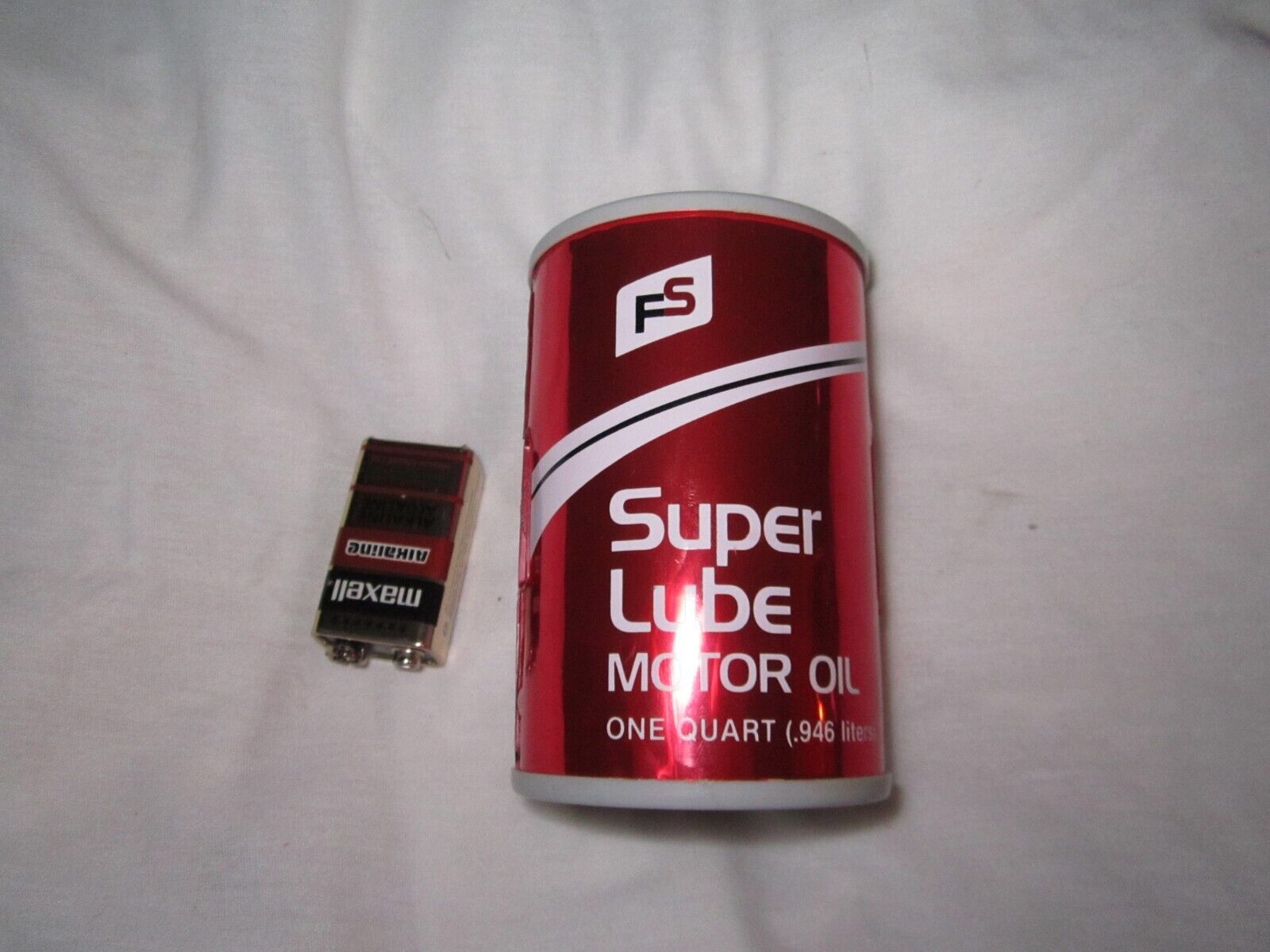 VTG 1980s FS Super Lube Motor Oil Can  AM Radio + Rare dead Maxell 9V Battery