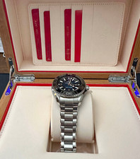 Omega Seamaster Planet Ocean ULTRA DEEP 215.30.46.21.03.001 4