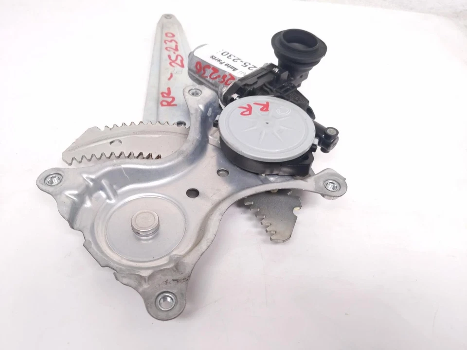 Регулятор стеклоподъемника и мотор задней пассажирской двери 2016 Scion Im 69803-12200 - Изображение 3 из 4