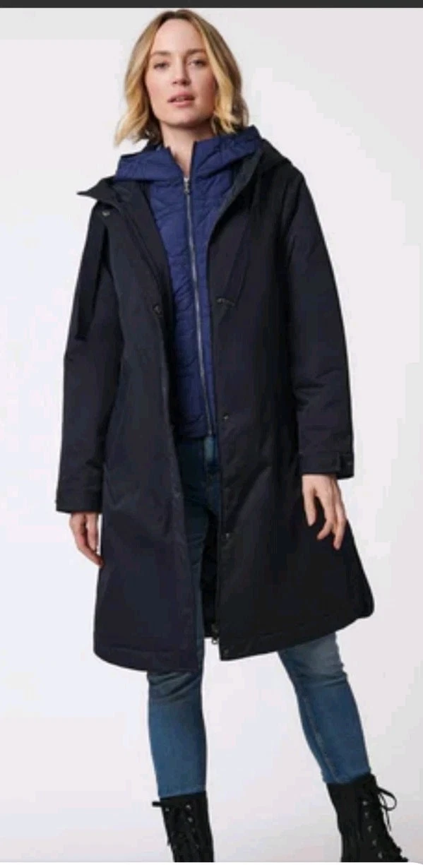 BERNARDO LADIES' MODERN UTILITY RAINCOAT.