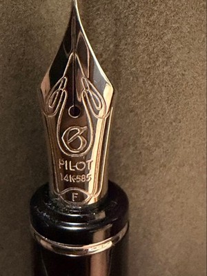 PILOT Grance Fountain Pen, Discontinued 14K Nib, Old Model (Red) #0611