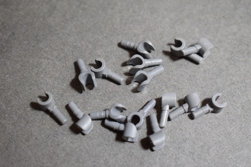 Lego 983 Minifigure Body Part Hand Select Colour Pack of 16 - Picture 4 of 10
