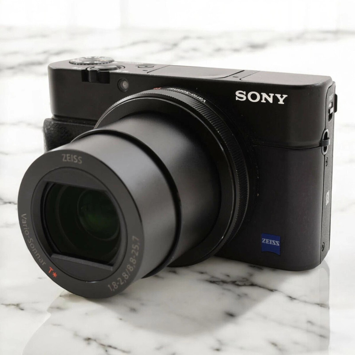 Sony DSC-RX100 III RX100M3 20.1 MP SLR Digital Camera Built-in