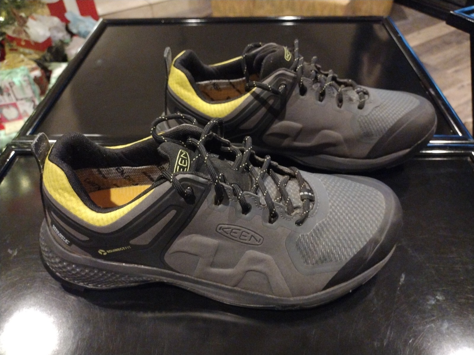 KEEN Men's Explore Waterproof Hiking Sneakers Shoes Worn Once Sz 9.5