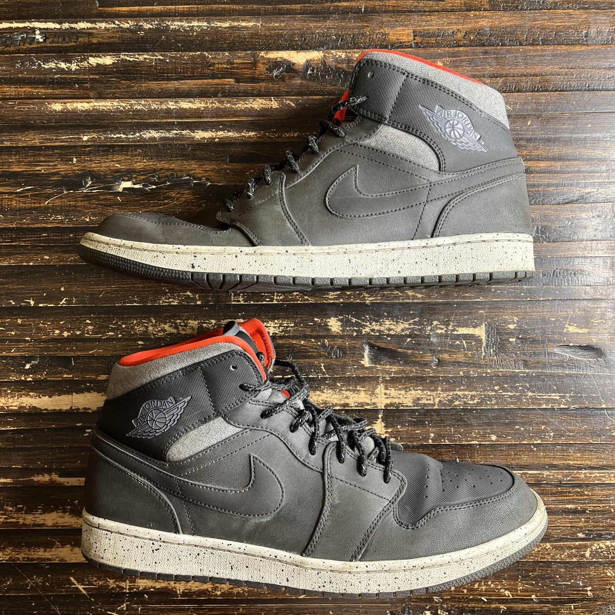 Nike Air Jordan 1 Mid Holiday 811124-035 Men Size 12 Black/Dark Grey‎ Infrared Nike Air Jordan 1 Mid Holiday 811124-035 Men Size 10.5 Black  main image 3