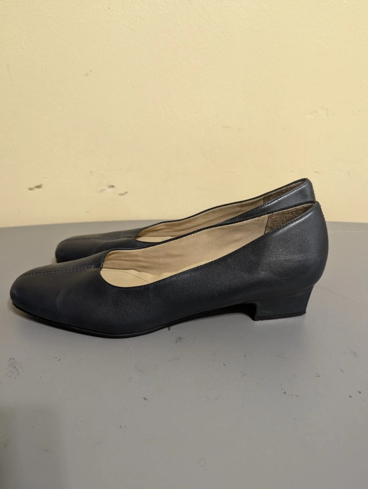 TROTTERS Doris Women's Size 11N Black Leather Low Heel Pump - Image 3 of 4