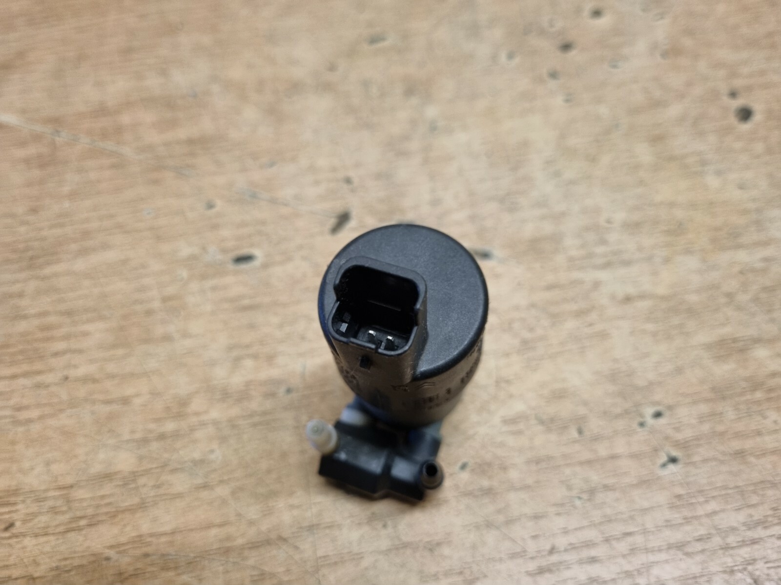 NISSAN QASHQAI J10 GENUINE WINDSCREEN WASHER MOTOR PUMP 20072013