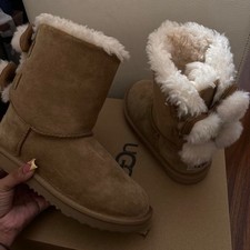 Uggs K Bailey Bow Snugscape Kids Size 3 Boots Beige
