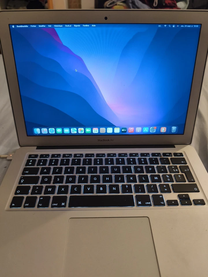 Apple MacBook Air 13" 2015 · i5 · 8GB · 121GB, photo 1 sur 5