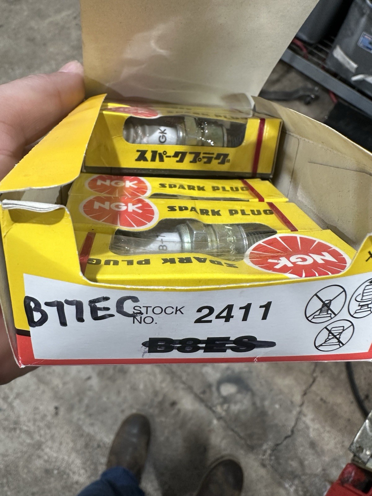 NGK B77ec nos Spark Plugs