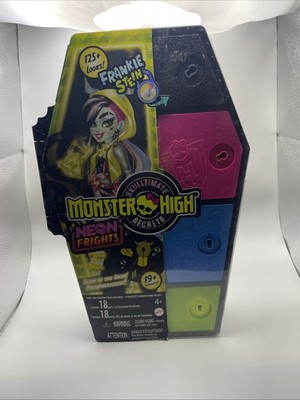  Monster High Skulltimate Secrets Neon Frights Frankie Stein Fashion Doll Set 
